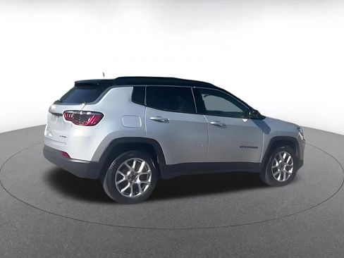 Used 2025 Jeep Compass Limited AWD/4WD image 15