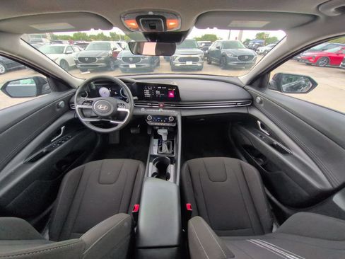 Used 2025 Hyundai Elantra SEL FWD image 26