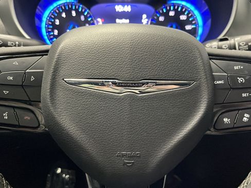 Used 2023 Chrysler Pacifica Touring-L w/ S Appearance Package AWD/4WD image 16