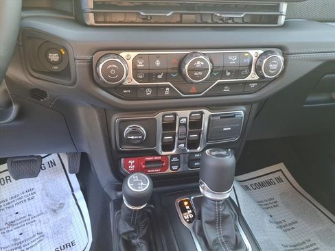 New 2025 Jeep Wrangler Unlimited Rubicon w/ Technology Group image 17