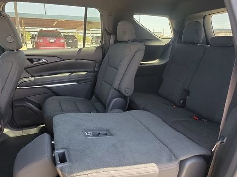 Used 2024 Chevrolet Traverse LT AWD/4WD image 8