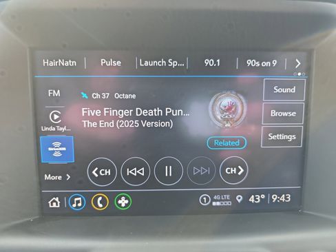 Used 2024 GMC Terrain SLT image 39