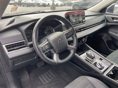 Used 2024 Mitsubishi Outlander SE image 15