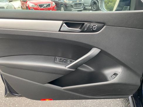 Used 2012 Volkswagen Passat TDI SE image 11