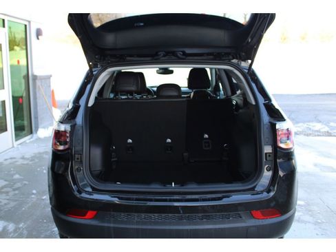 Certified 2022 Jeep Compass Limited image 8