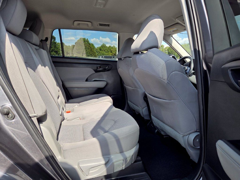Used 2023 Toyota Highlander L FWD image 15