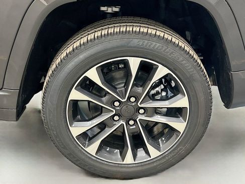 New 2025 Jeep Grand Cherokee L Overland w/ Luxury Tech Group IV AWD/4WD image 41