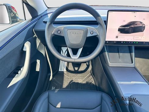 Used 2026 Tesla Model Y AWD image 30