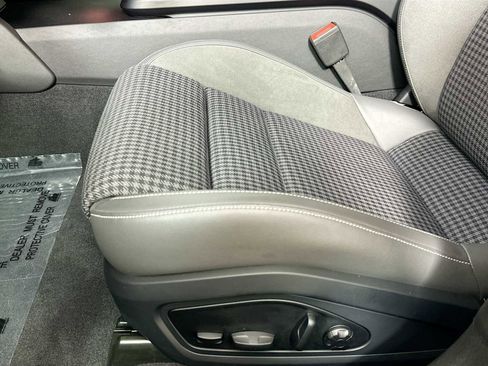 Certified 2025 Porsche Taycan image 12