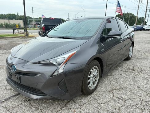 Used 2017 Toyota Prius Four FWD image 1