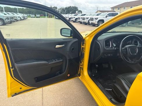 Used 2017 Dodge Charger SXT w/ AWD Plus Group image 9