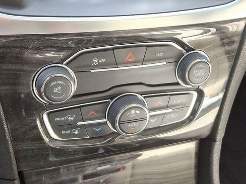 Used 2016 Chrysler 300 Limited image 17