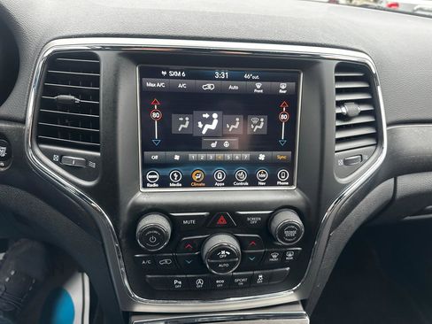 Used 2018 Jeep Grand Cherokee Altitude image 12