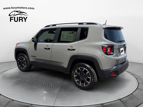 Used 2023 Jeep Renegade Latitude AWD/4WD image 5