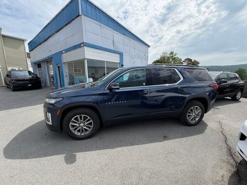 Used 2023 Chevrolet Traverse LT AWD/4WD image 2
