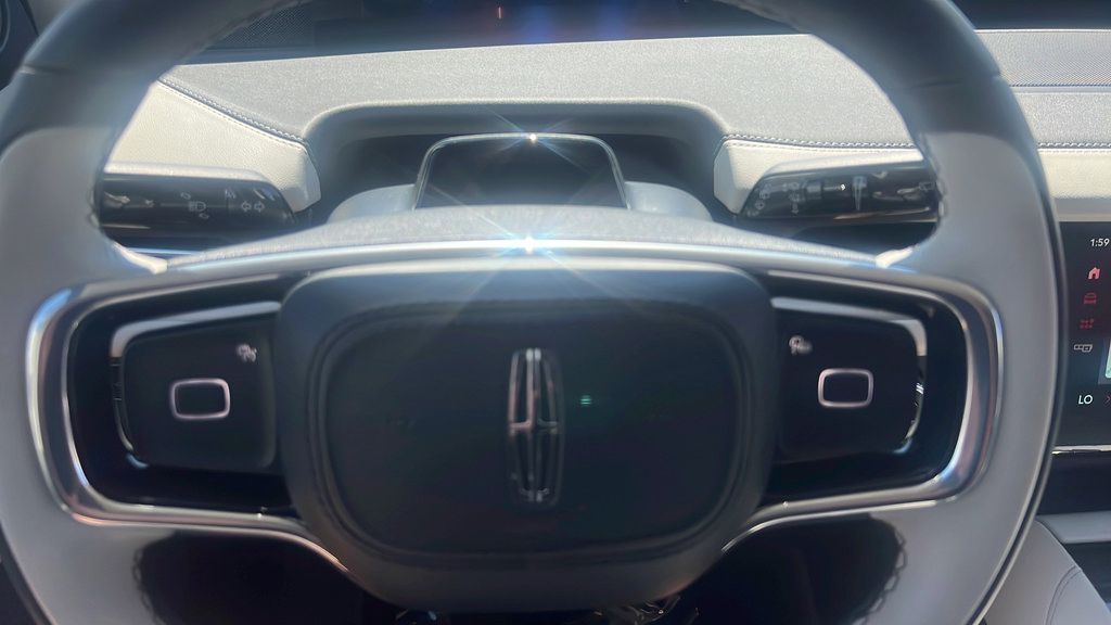 Used 2026 Lincoln Navigator L Reserve AWD/4WD image 32