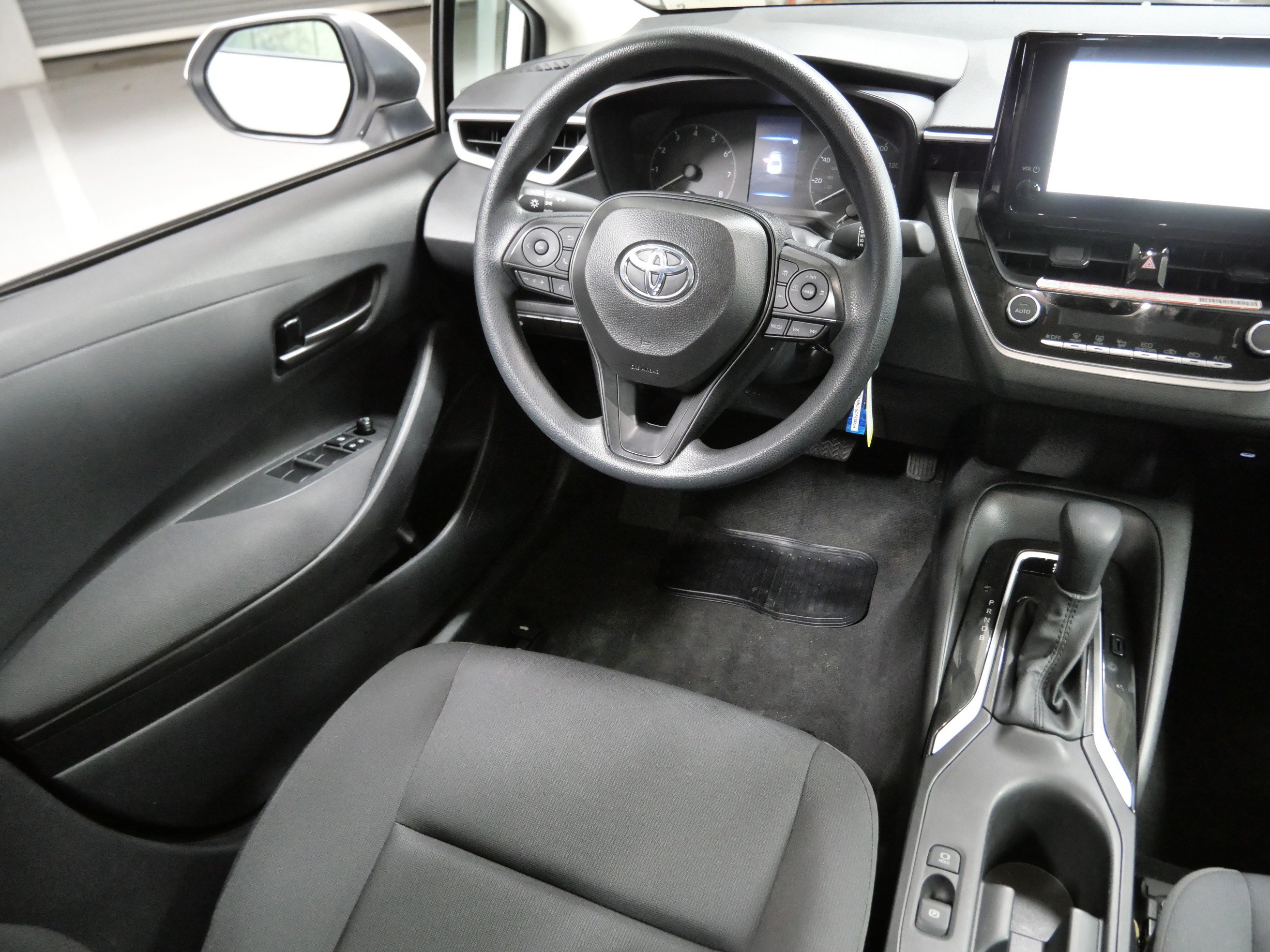 Certified 2025 Toyota Corolla LE FWD image 10