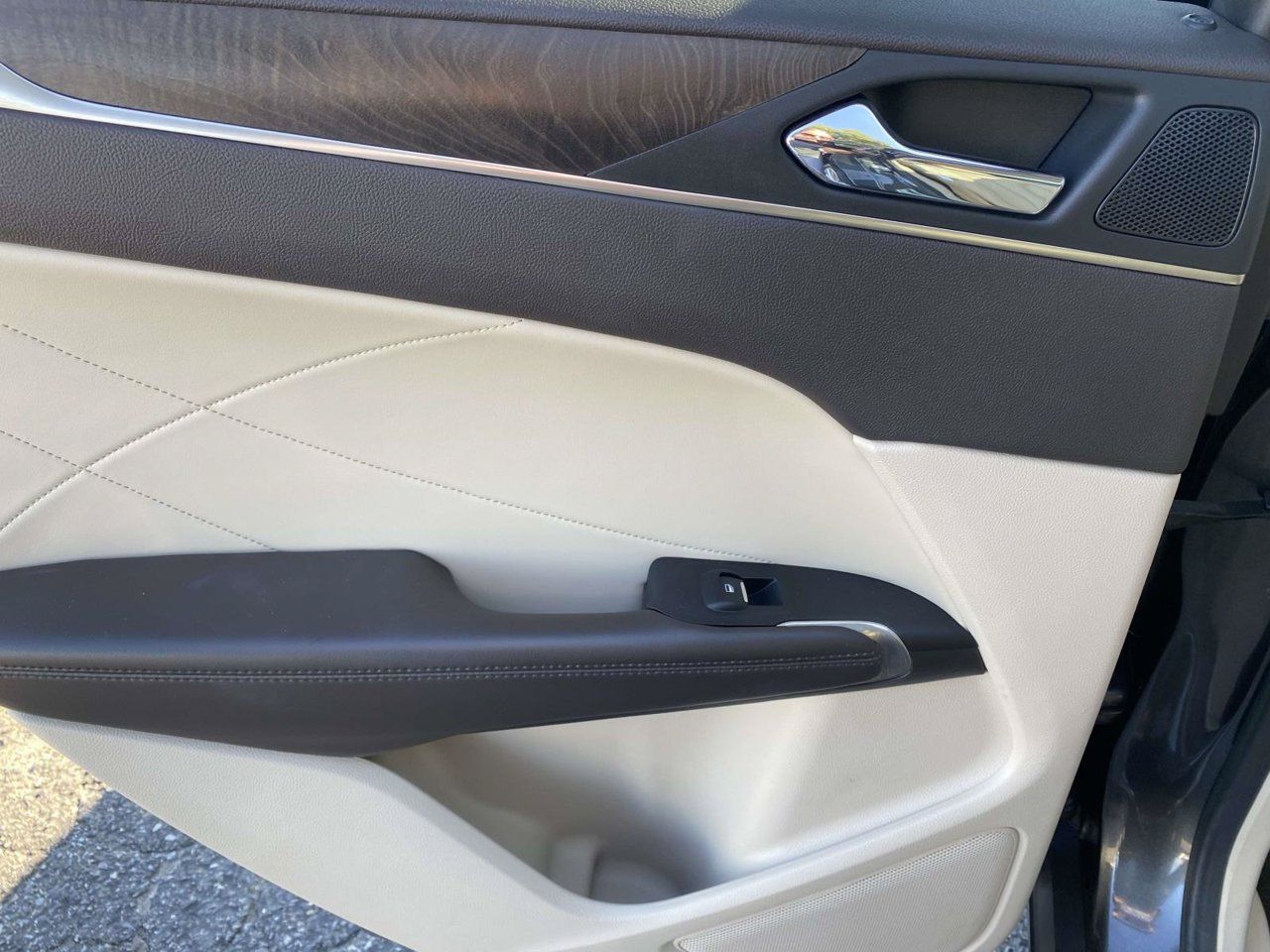 Used 2019 Lincoln MKC Reserve FWD image 23