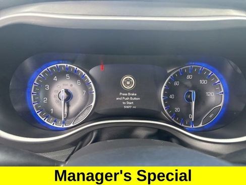 Used 2024 Chrysler Pacifica Touring-L FWD image 15