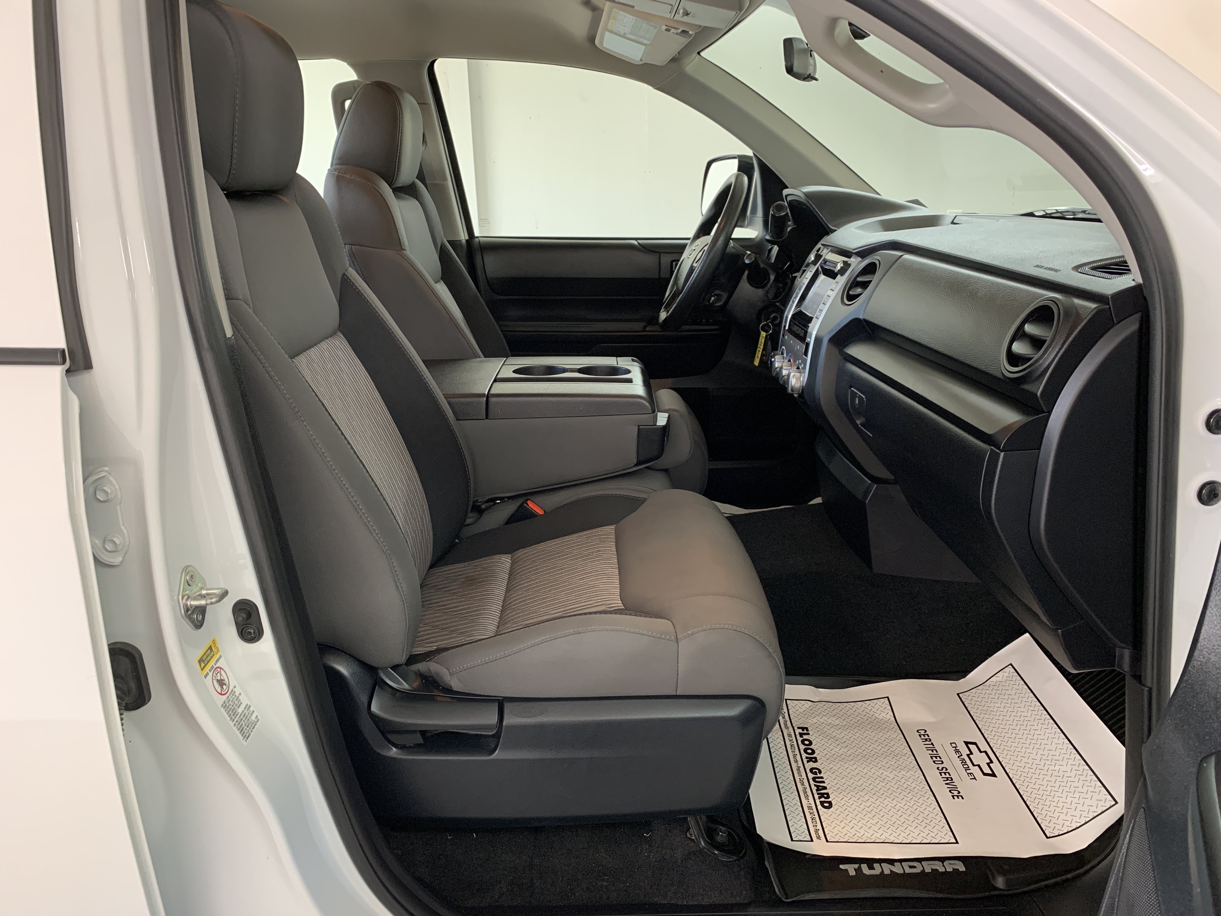 Used 2017 Toyota Tundra SR AWD/4WD image 28