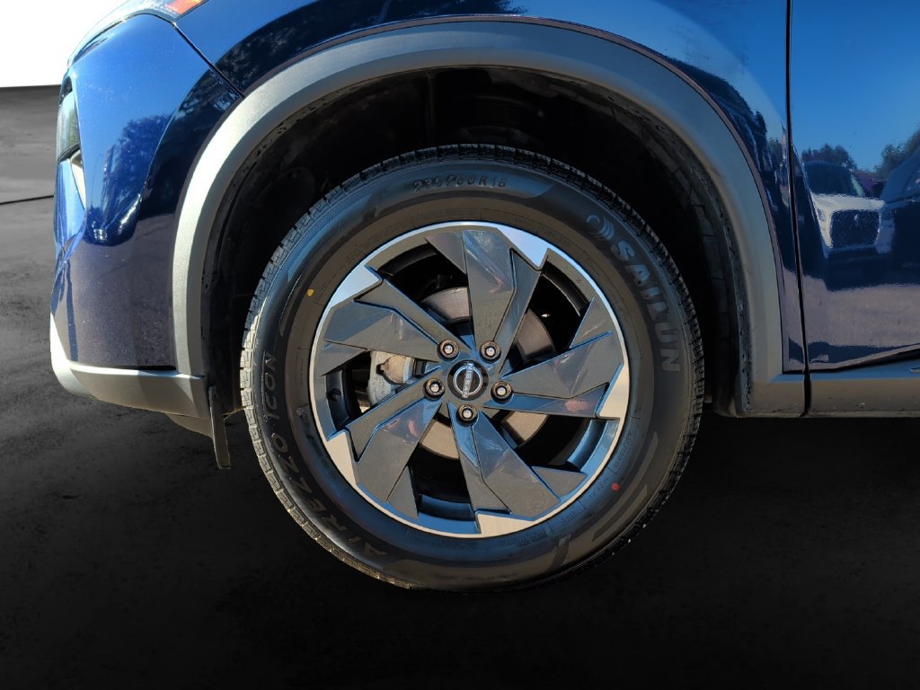 Used 2024 Nissan Rogue SV AWD/4WD image 9