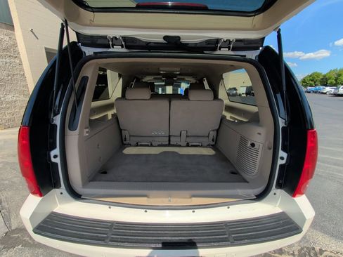 Used 2013 GMC Yukon XL SLT w/ SLT-2 Equipment Package AWD/4WD image 17