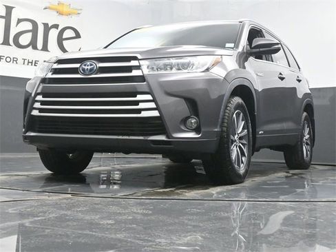 Used 2019 Toyota Highlander XLE image 4