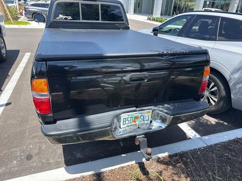 Used 2004 Toyota Tacoma PreRunner image 5