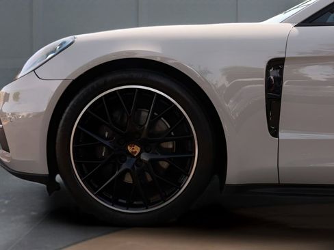 Used 2020 Porsche Panamera RWD image 5
