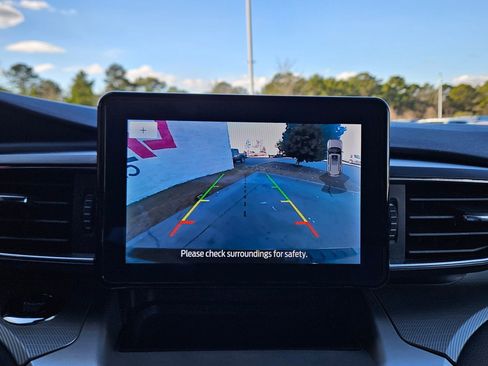 Used 2022 Ford Explorer XLT w/ Equipment Group 202A image 32