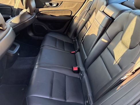 Used 2020 Volvo S60 T5 Momentum image 17