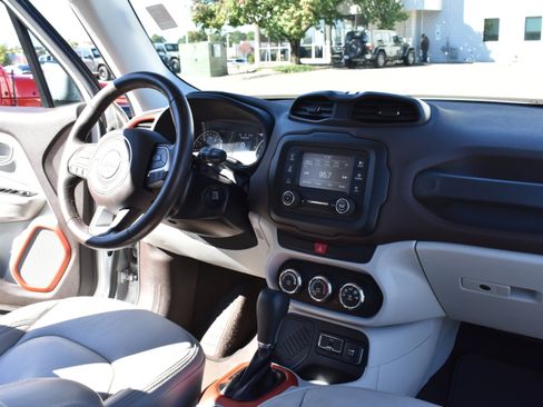Used 2016 Jeep Renegade Latitude image 29