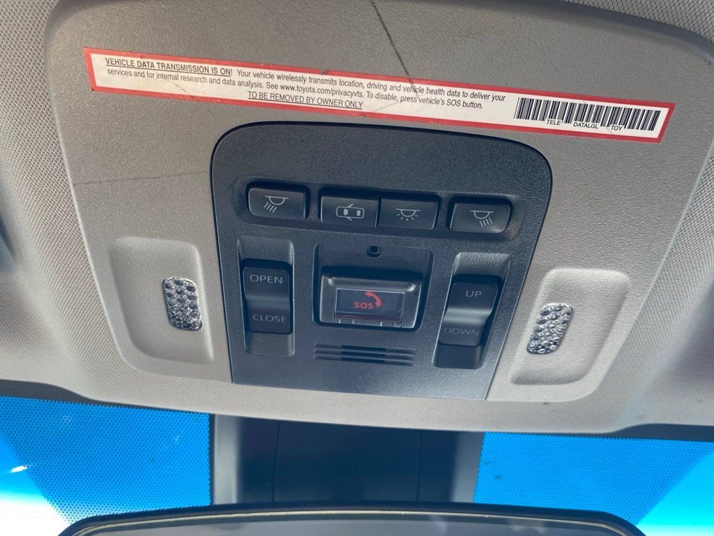 Used 2020 Toyota Camry SE FWD image 21