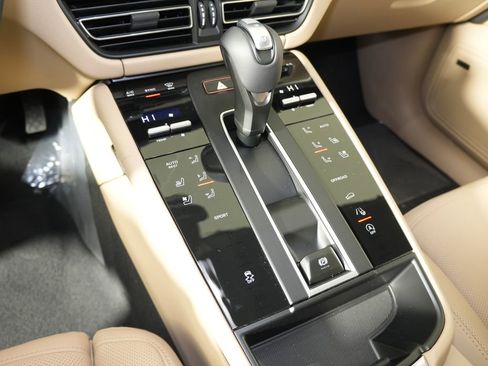 New 2026 Porsche Macan image 28