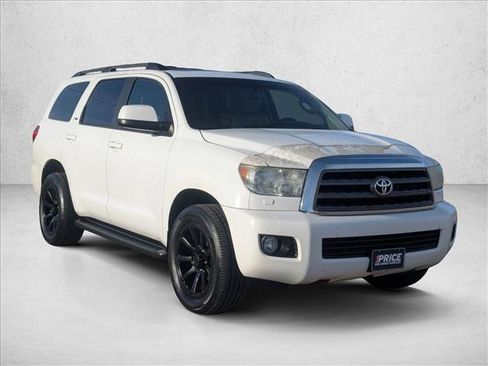 Used 2013 Toyota Sequoia SR5 image 3