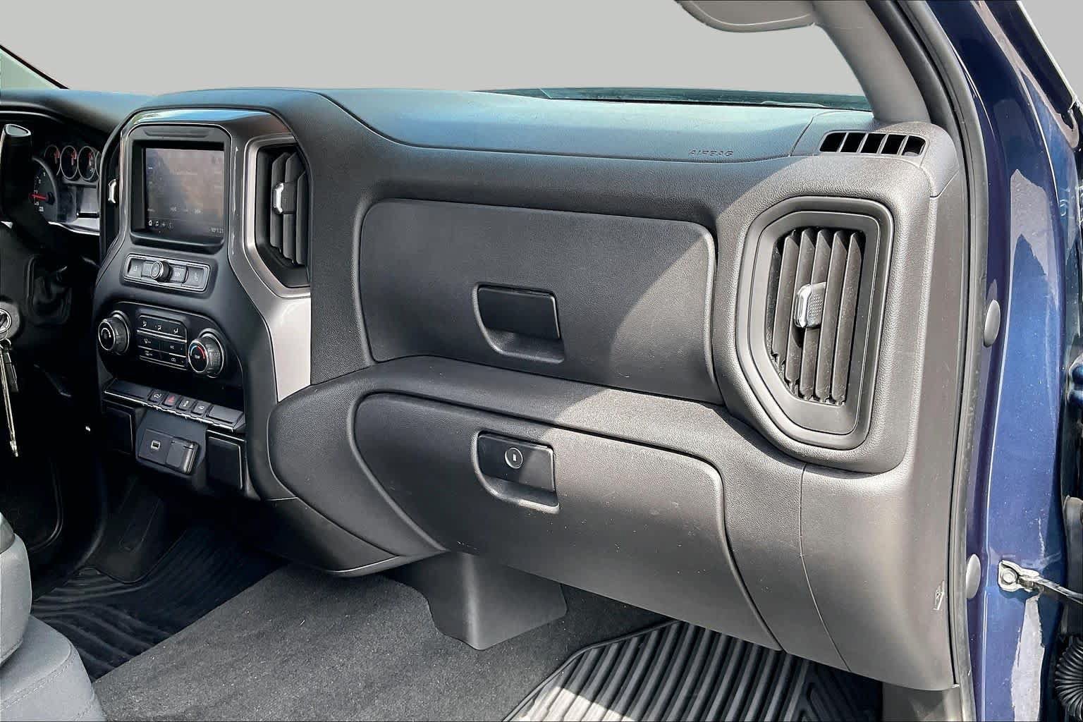 Used 2020 Chevrolet Silverado 1500 Custom w/ Custom Value Package RWD image 16