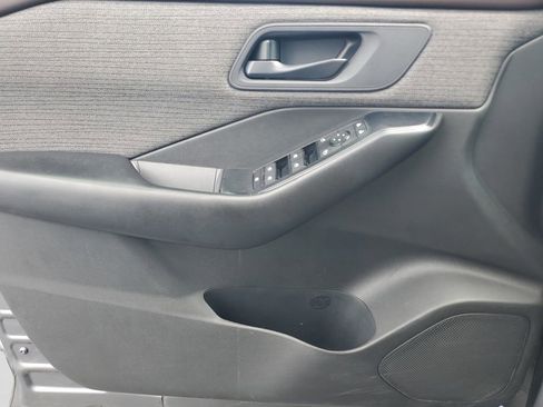 Used 2023 Nissan Rogue S image 24