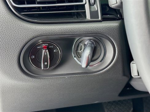 Used 2025 Porsche Macan image 15