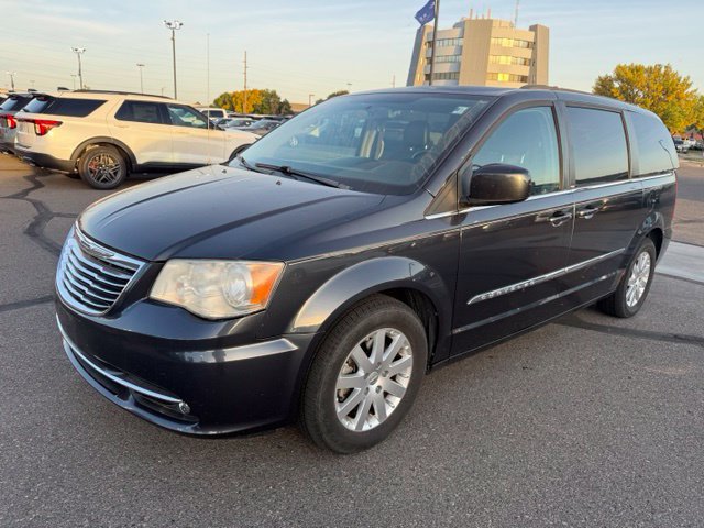 Used 2013 Chrysler Town & Country Touring FWD image 6