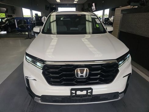 Used 2024 Honda Pilot Elite image 2