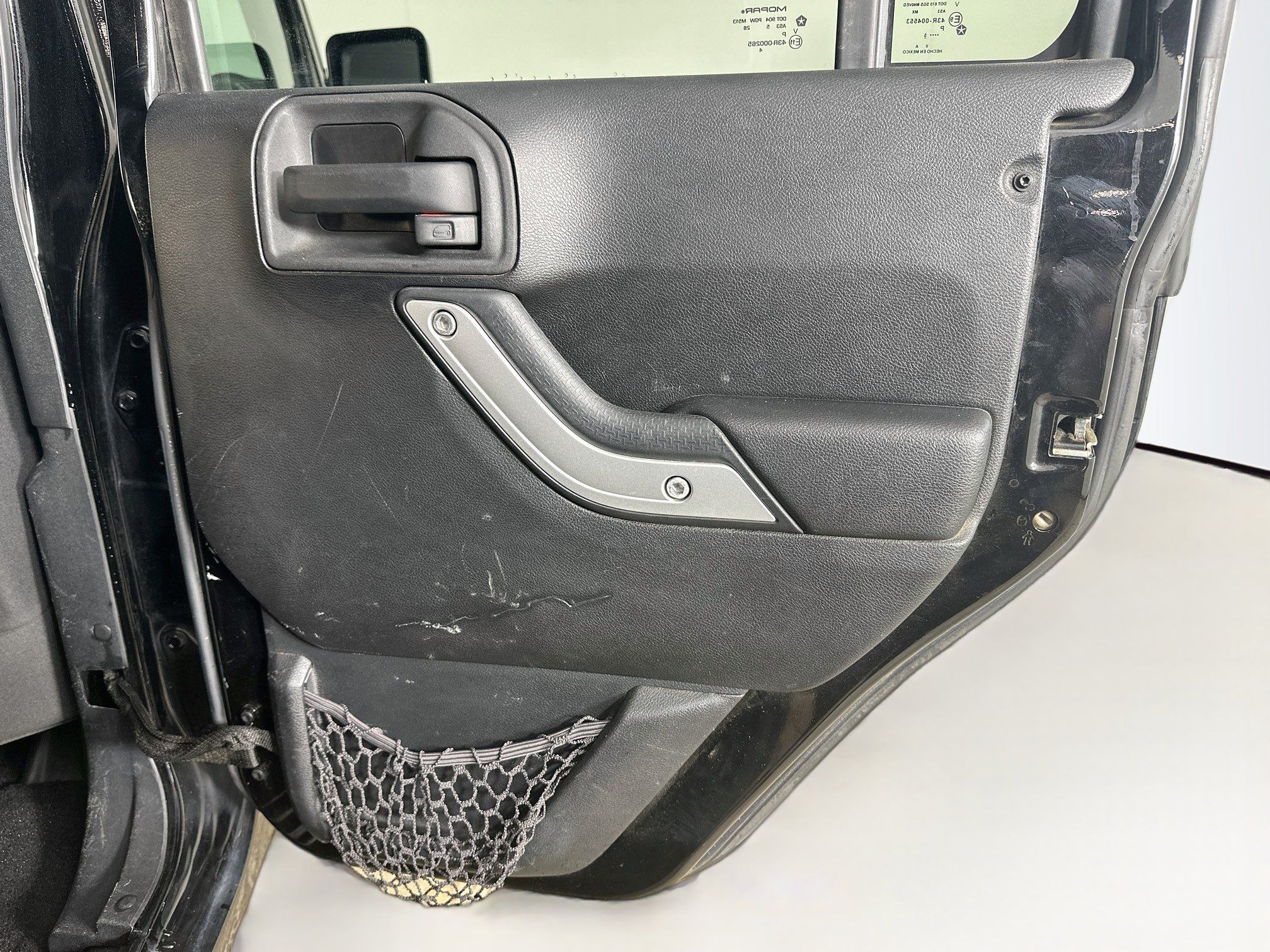 Used 2015 Jeep Wrangler Unlimited Sahara w/ Connectivity Group AWD/4WD image 26