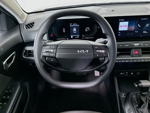 Used 2025 Kia K4 LXS image 18
