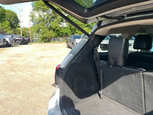 Used 2020 Nissan Pathfinder SL FWD image 12