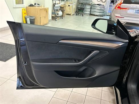 Used 2022 Tesla Model 3 image 6