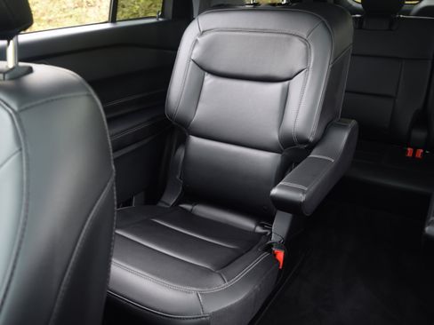 Used 2023 Ford Explorer XLT w/ Equipment Group 202A image 15