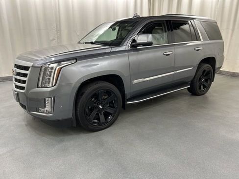 Used 2020 Cadillac Escalade Premium Luxury image 2