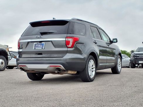 Certified 2017 Ford Explorer XLT w/ Equipment Group 202A FWD image 5