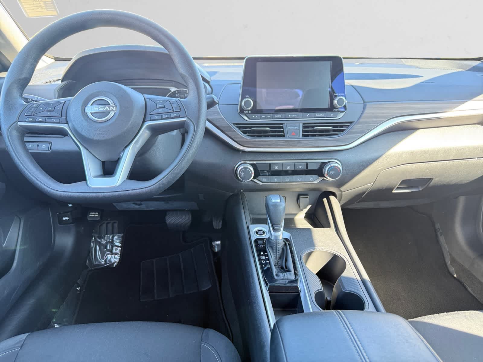 Used 2025 Nissan Altima 2.5 SV FWD image 2
