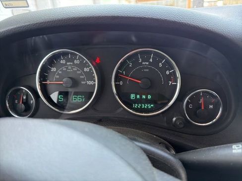 Used 2017 Jeep Wrangler Unlimited Sahara w/ Connectivity Group AWD/4WD image 26