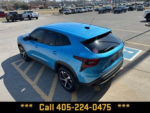 Used 2025 Chevrolet Trax RS w/ Driver Confidence Package image 4